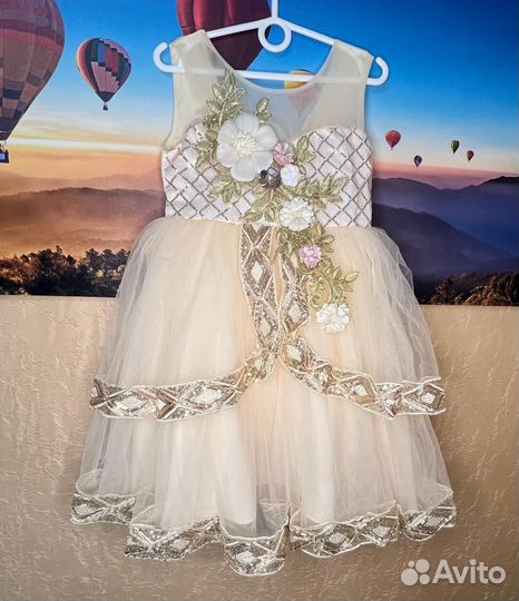 Шикарное платье нарядное детское новое