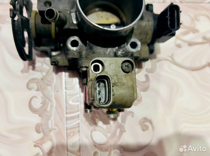 Дроссельная заслонка Toyota 2221074810