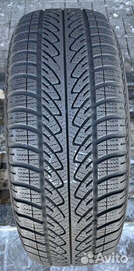 Goodyear UltraGrip 8 Performance 215/60 R17