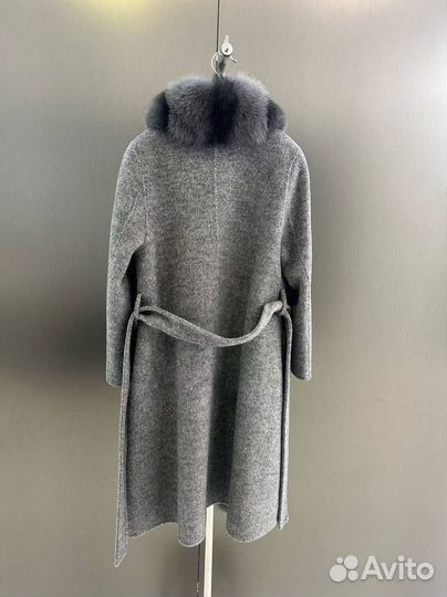 Пальто Max Mara с натуральным мехом лисы