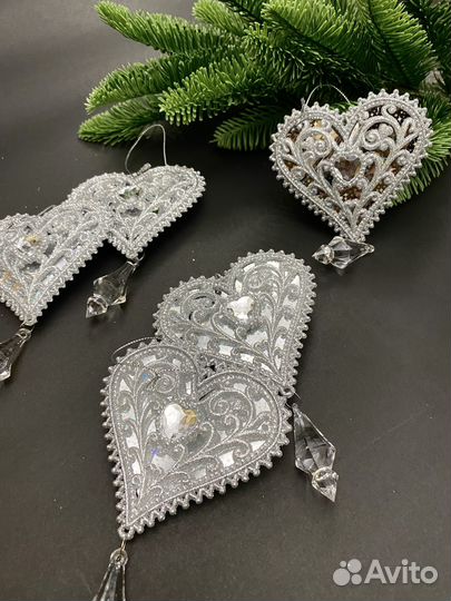 Елочные игрушки. Сердце. Блестящие игрушки