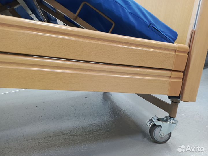 Медицинская кровать с 120 см. ширина ложе