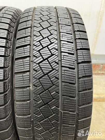 Pirelli Ice Zero 215/45 R17 91H