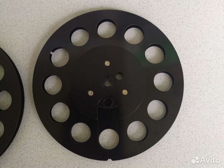 2 катушки для бобинника