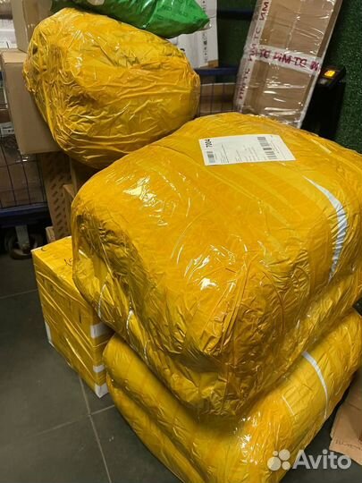 Закрытые мешки с одеждой и обувью Турция, Китай