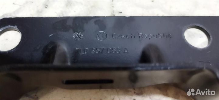 Кронштейн (сопут. товар) Audi Q7 2005