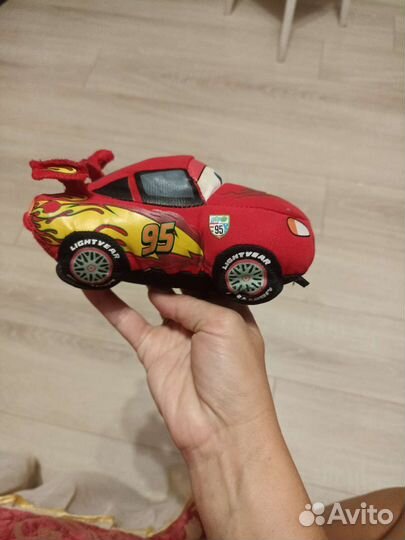 Мягкая машинка молния макквин