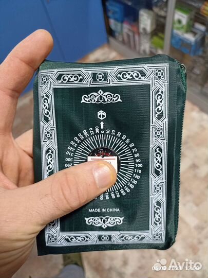 Намазный коврик с компасом