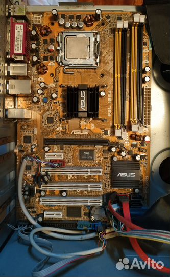 Корпус от компьютера со старыми комплектующими