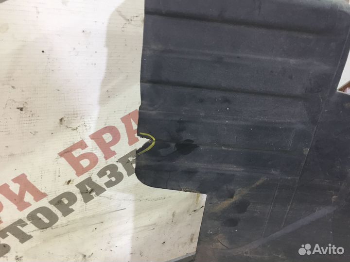 Рено подкрылок передний правый передняя часть