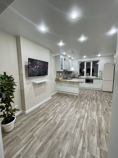 3-к. квартира, 102 м², 13/16 эт.