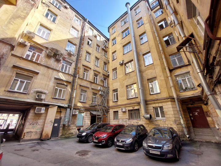 Помещение с витринами на Лиговском, 201 м²