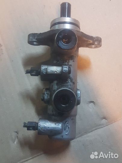 Главный тормозной цилиндр KIA carnival 2006