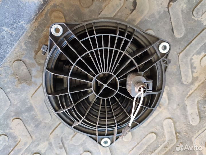 Ручка крышки багажника Фольксваген Гольф 6 Пассат