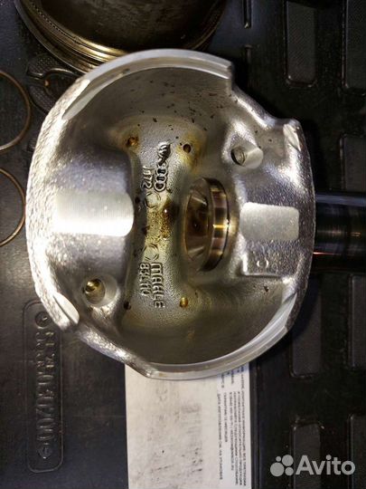 Поршень оригинальный в сборе на Фольксваген Туарег