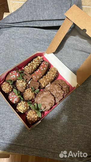 Гранат в шоколаде