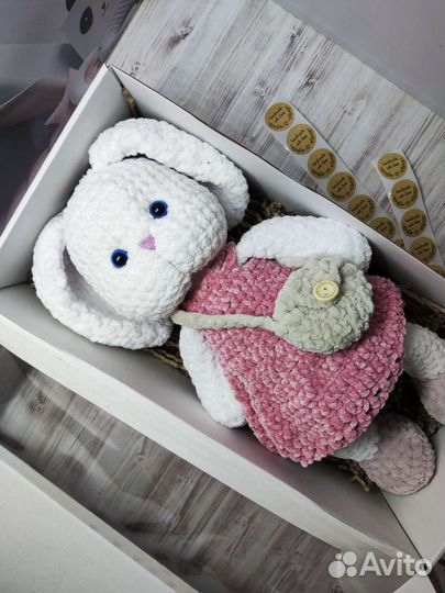 Вязаная плюшевая зайка амигуруми