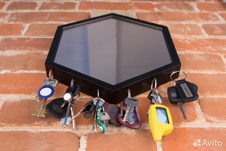 Ключница настенная из дерева с магнитами