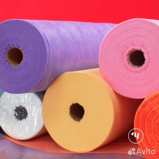 Белые и цветные простыни в рулоне 100 штук