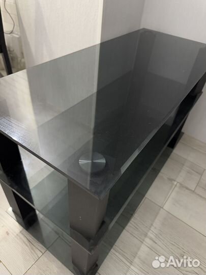 Стеклянная тумба под тв