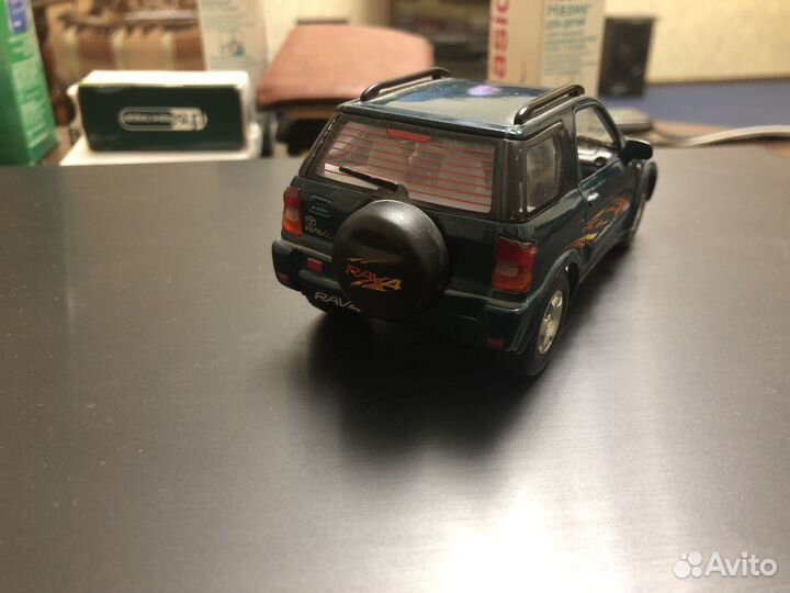 Игрушка Kinsmart Toyota Rav4 двухдверный