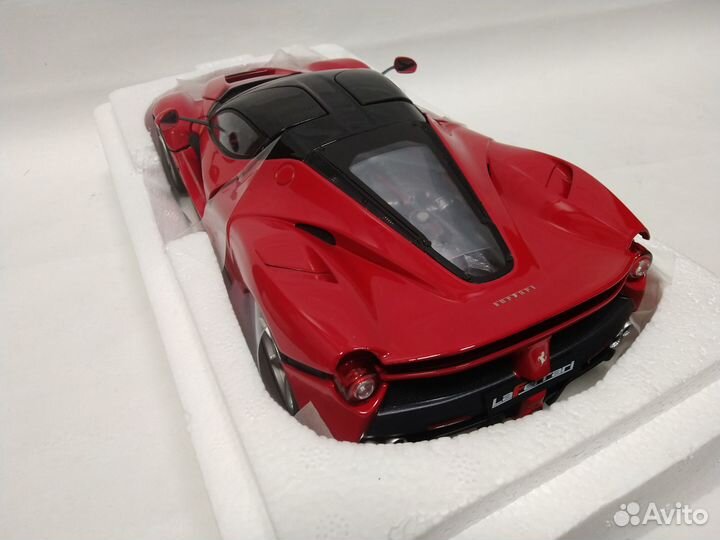 1:18 Ferrari LaFerrari HotWheels Elite