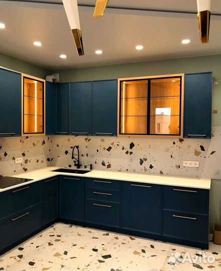 Кухни на заказ с долговечной фурнитурой