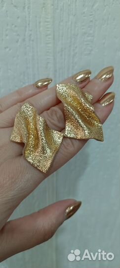 Украшения в стиле золота