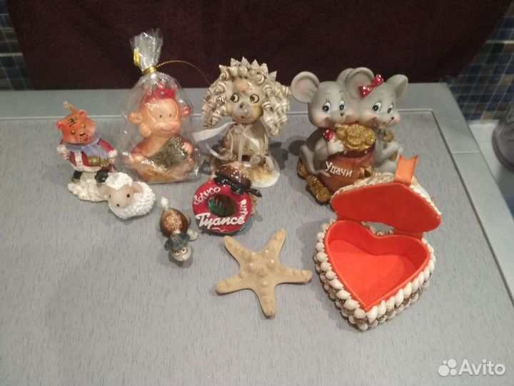 Копилка, статуэтки, свечи и шкатулка