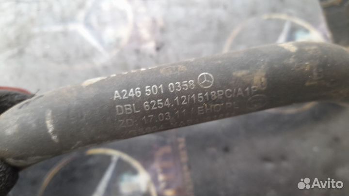 Патрубок системы охлаждения A2465010358 Мерседес