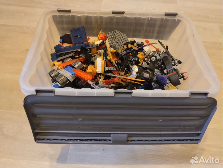 Огромный кейс с Lego