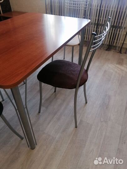Стол и 4 стула бу