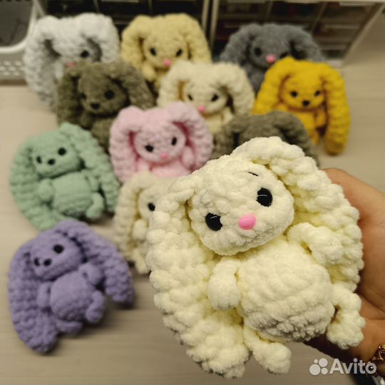 Вязаная плюшевая зайка ручной работы