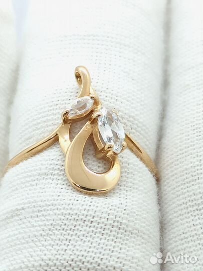 Кольцо с синтетическим камнем Золото