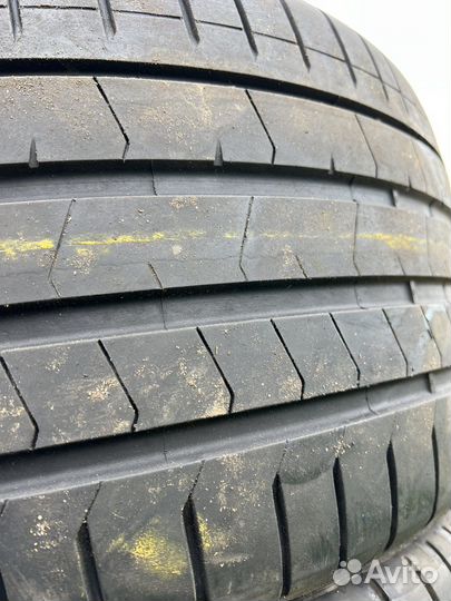 Pirelli P Zero PZ4 275/30 R21