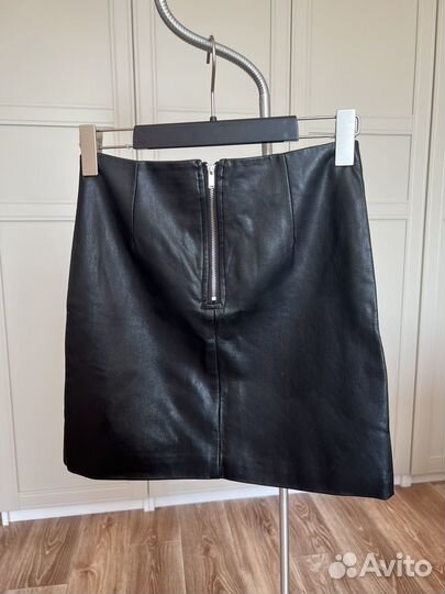 Кожаная мини-юбка