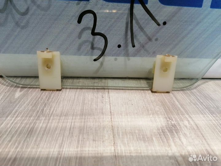 Стекло боковое двери Kia RIO 3 Лев