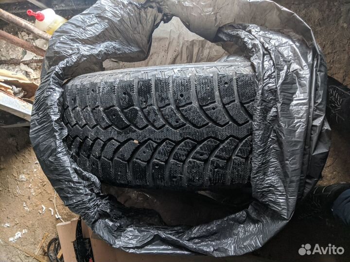 Bridgestone Blizzak Spike-01 215/60 R17 100T