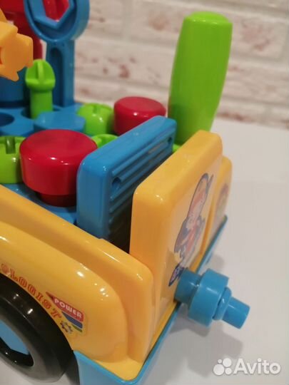 Игрушка машина с инструментами