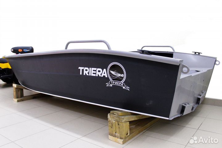 Моторная лодка триера 390 румпель fish-платформа