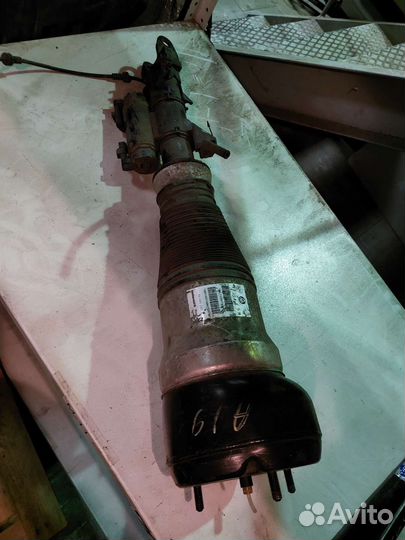 Пневмо амортизатор передний правый Mercedes W222