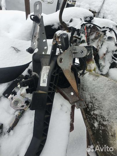 Педаль / цилиндр сцепления Ford Focus 2