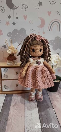 Вязаная кукла ручной работы