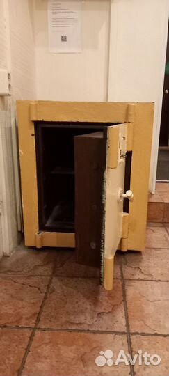 Сейф металлический