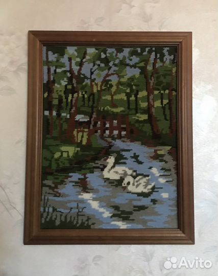 Картина «Лебеди» вышивка-ручная работа