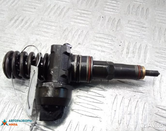 Форсунка Volkswagen Polo 4 2003 038130073AG