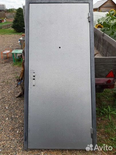 Металлическая дверь бу