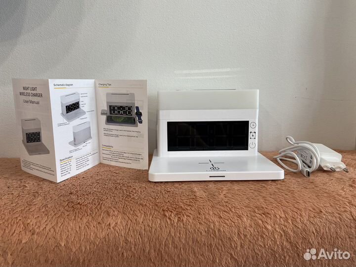 Ночник с часами и безпроводной зарядкой