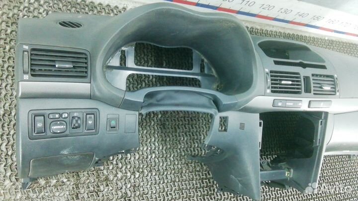 Панель приборов (торпедо) toyota avensis T25 2003
