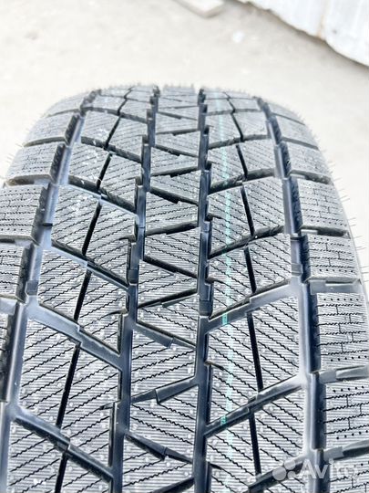 Kapsen IceMax RW501 235/40 R18 110U